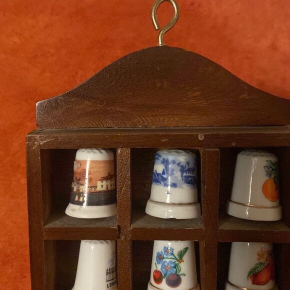 Antique Thimbles Collection With Display Wood Rack Lot 16p Metal & Porcelain - Picture 14 of 16